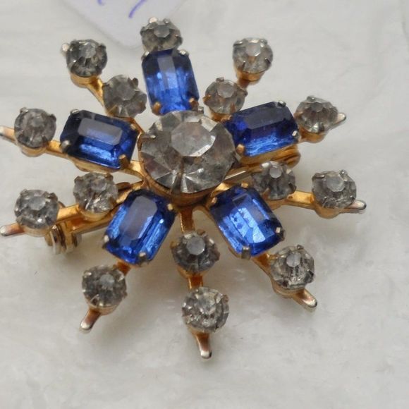 Vintage Aurora Borealis Rhinestones Broach - Picture 3 of 7